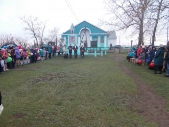 И мы живем, и мы опять весну встречаем,  встречаем День Победы - лучший день в году…